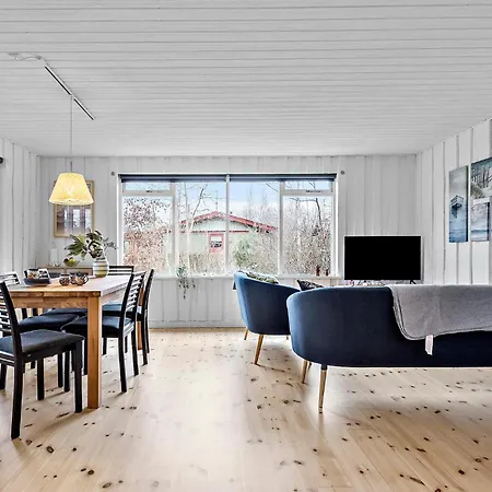 Holiday home 4 Bedroom In Ebeltoft
